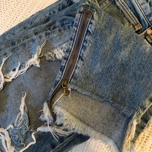 Zara Women’s distressed jeans with zipper detail